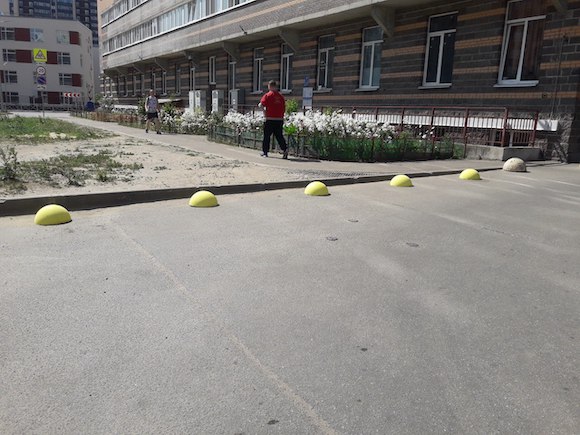 бетонный шарик парковка